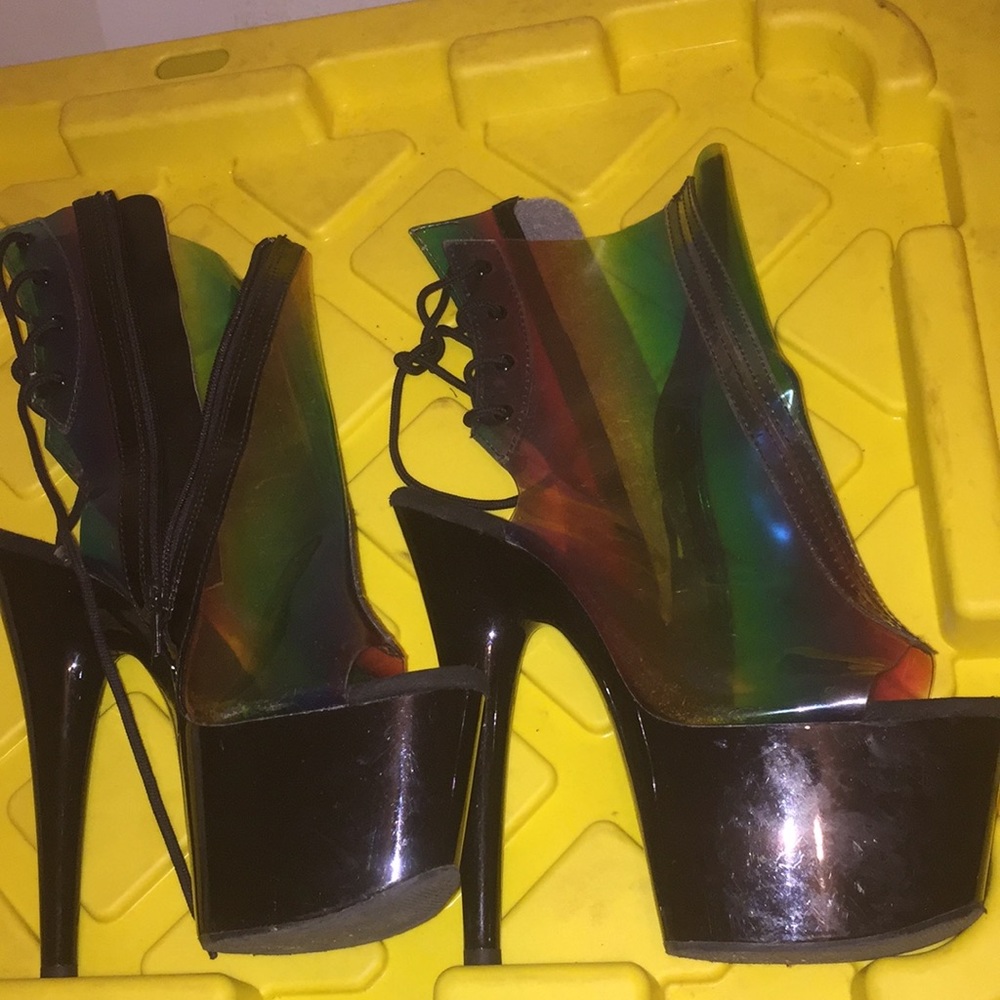 Exotic rainbow heel from dollskill